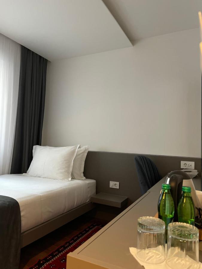 Etnomania Boutique Hotel Приштина Екстер'єр фото