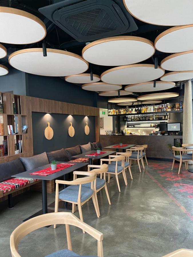 Etnomania Boutique Hotel Приштина Екстер'єр фото