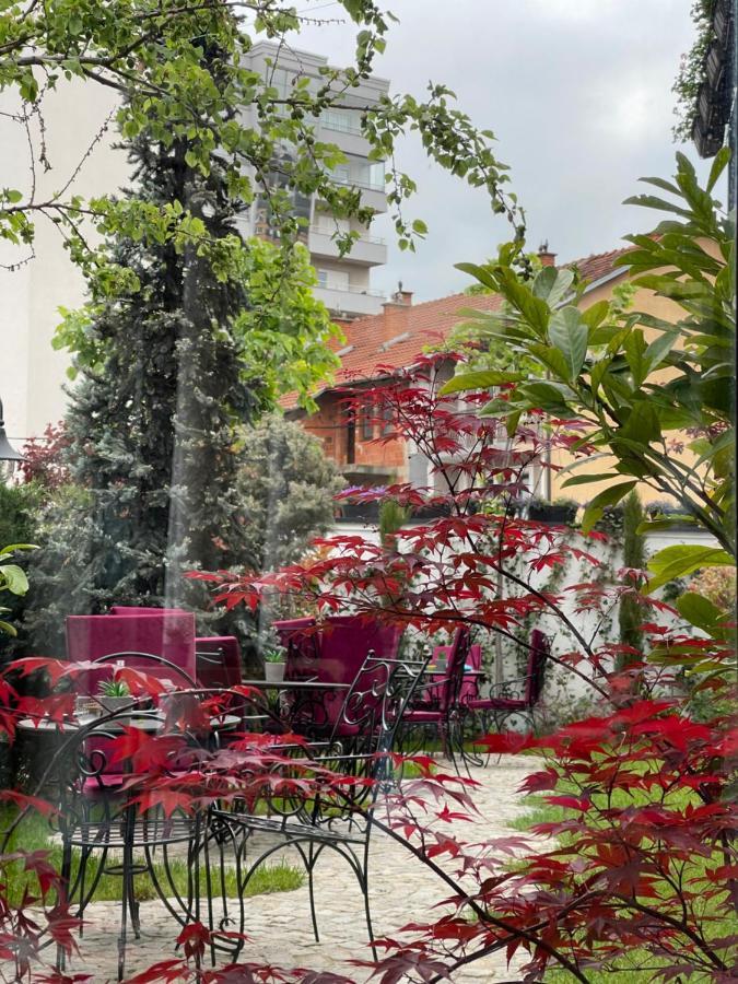 Etnomania Boutique Hotel Приштина Екстер'єр фото