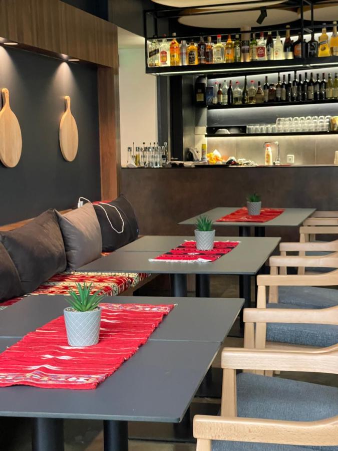 Etnomania Boutique Hotel Приштина Екстер'єр фото